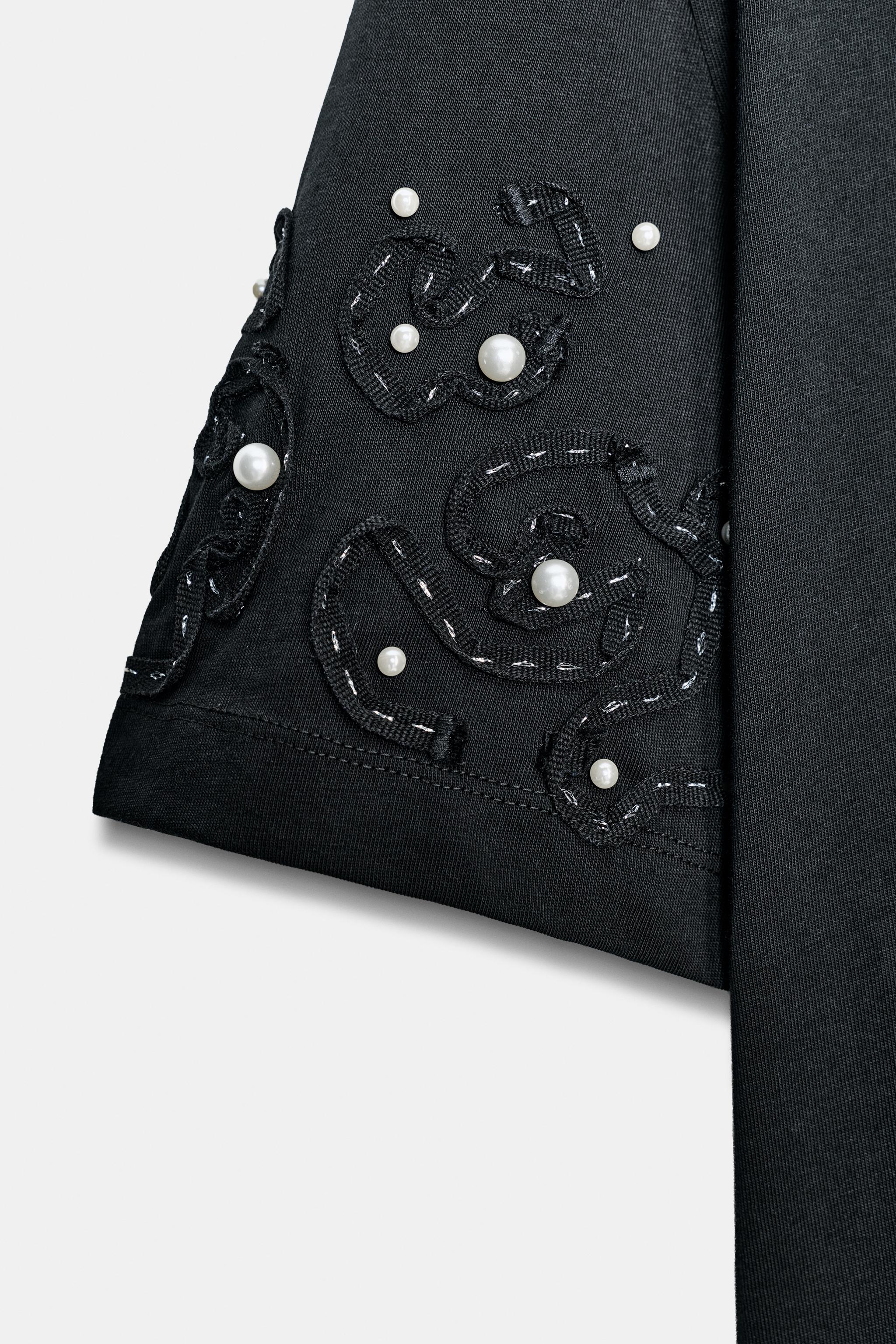 EMBROIDERED BEADED T-SHIRT